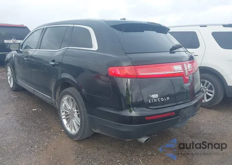 2016 Lincoln Mkt z USA, uszkodzony, nr VIN 2LMHJ5AT3GBL01103